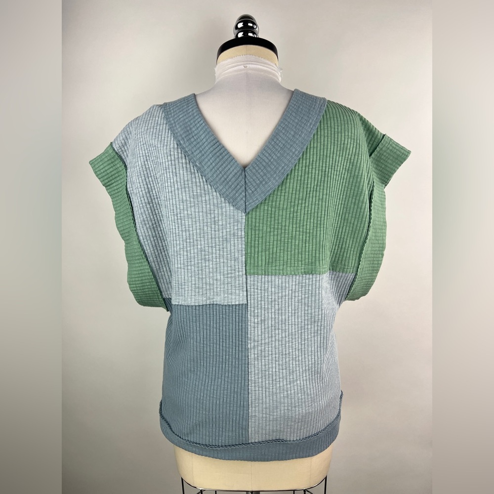 💚 3029. Color Blocking Ribbed V-Neck Top - Picture 2 of 6